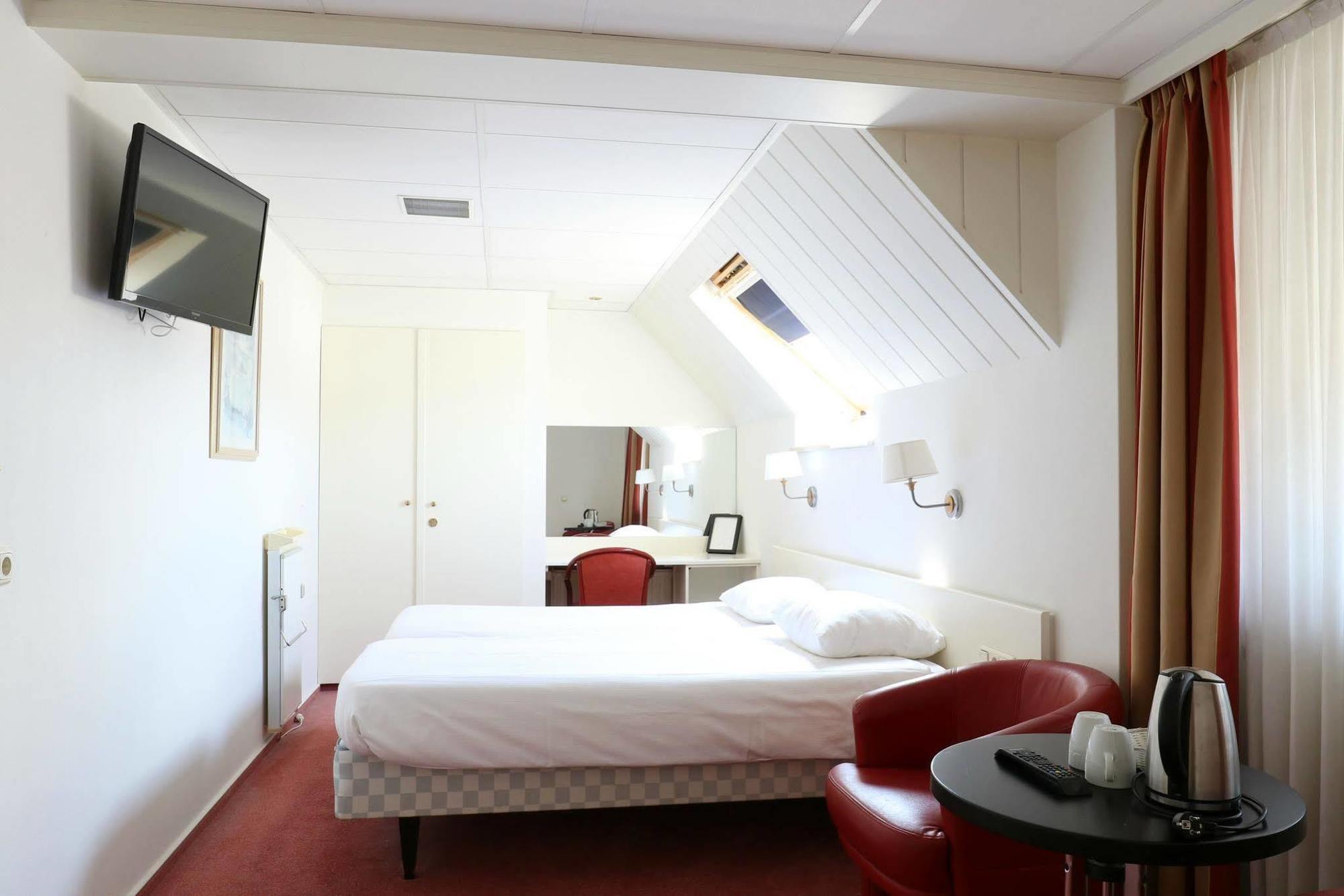 Js Hotel Эпен Экстерьер фото