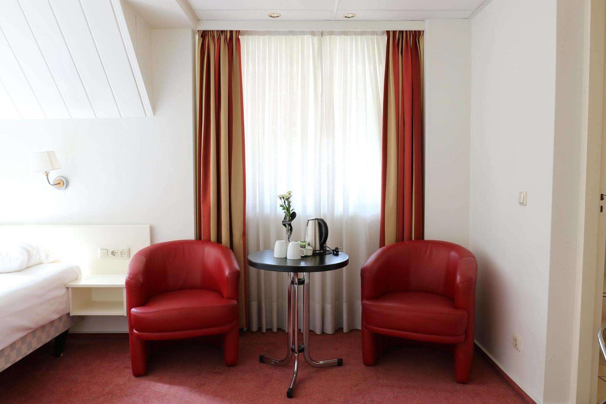 Js Hotel Эпен Экстерьер фото