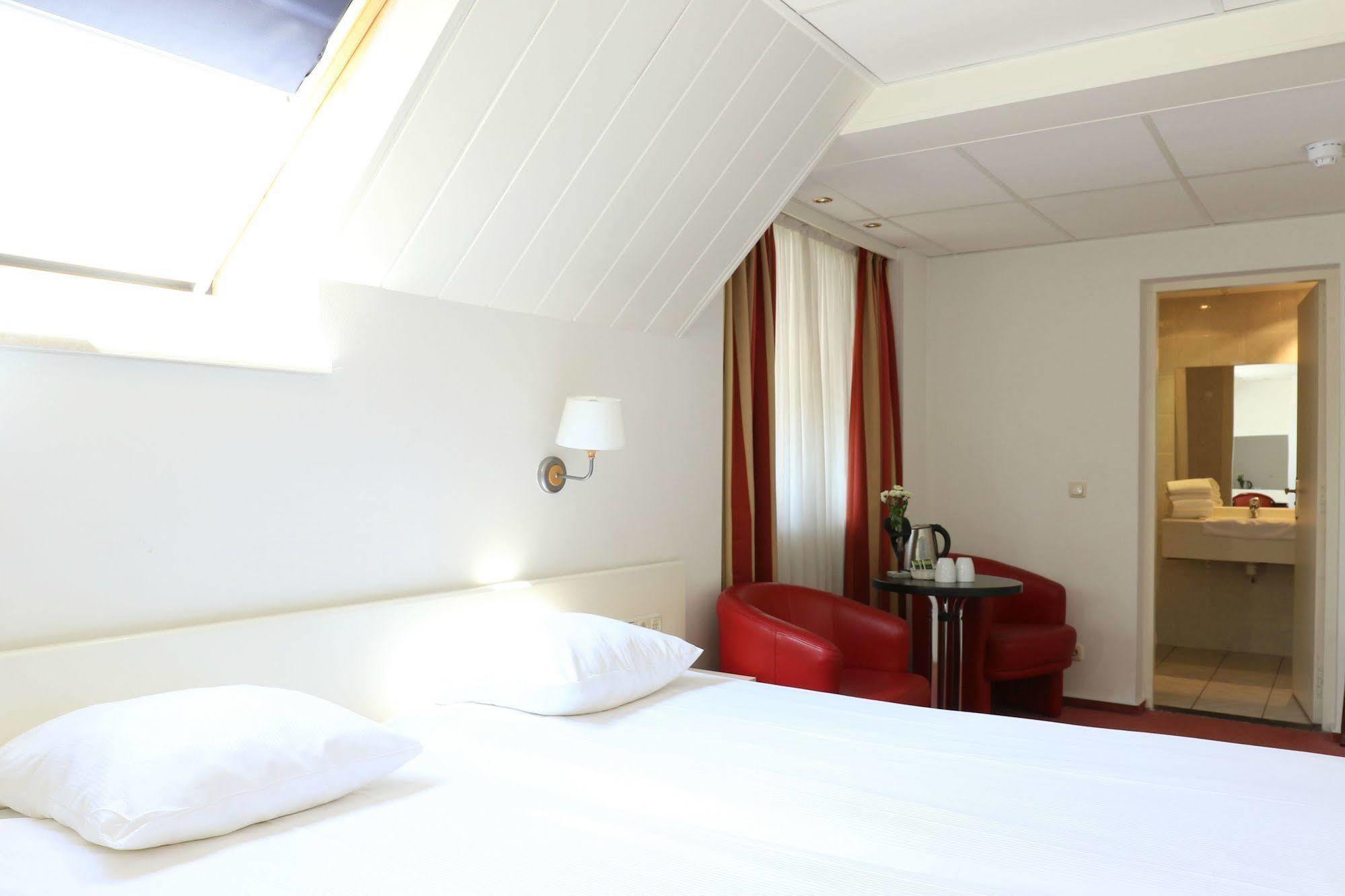 Js Hotel Эпен Экстерьер фото